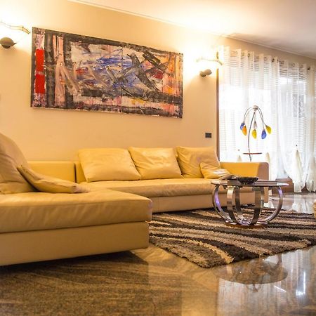 Villa Ivana Desenzano del Garda Esterno foto