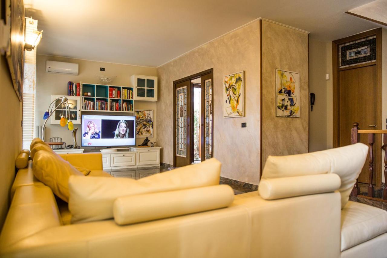 Villa Ivana Desenzano del Garda Esterno foto