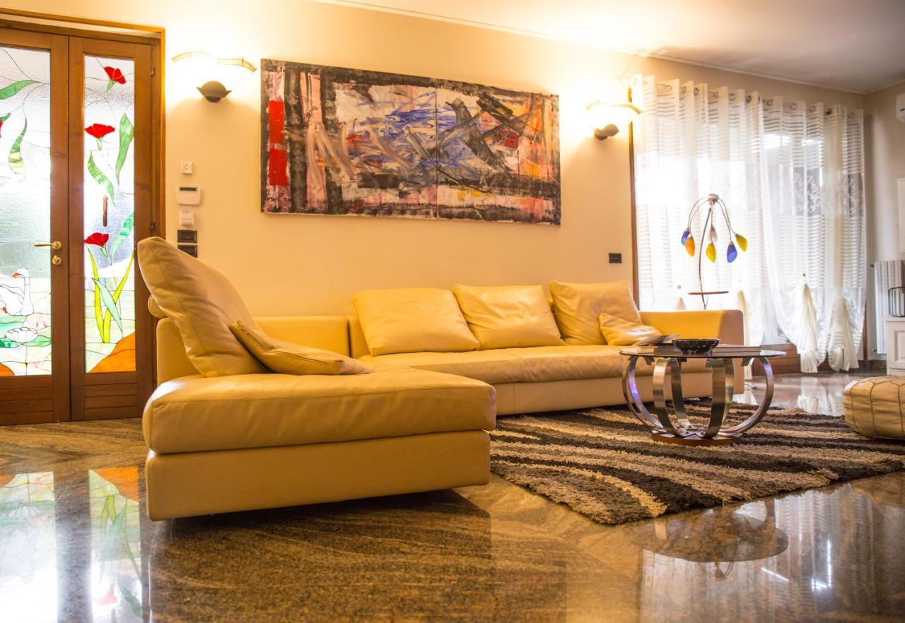 Villa Ivana Desenzano del Garda Esterno foto