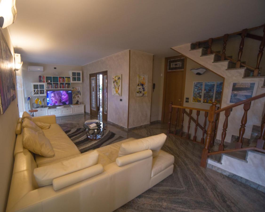Villa Ivana Desenzano del Garda Esterno foto