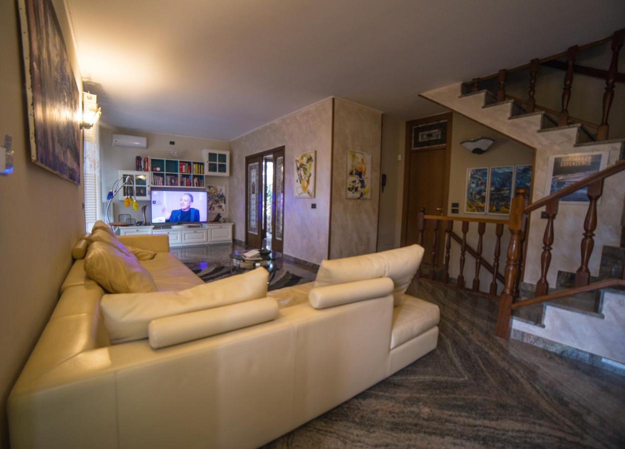 Villa Ivana Desenzano del Garda Esterno foto