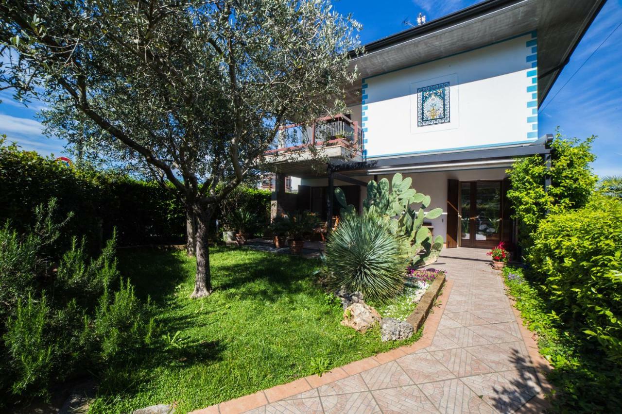 Villa Ivana Desenzano del Garda Esterno foto