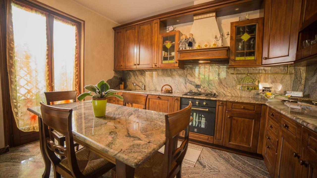 Villa Ivana Desenzano del Garda Esterno foto