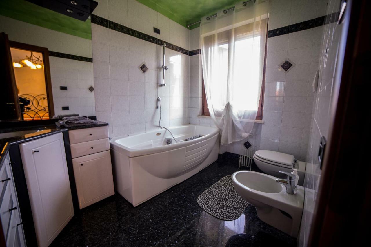 Villa Ivana Desenzano del Garda Esterno foto